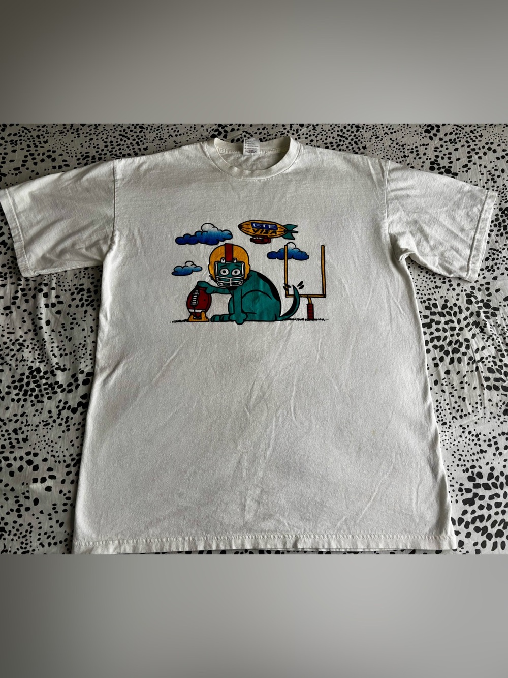 Vintage 1990s GTE Visa Promotional "Football Dog" Cartoon Graphic T-Shirt